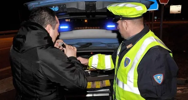 Nuovo Codice della strada bocciato dall’avvocato Canestrini: “Accanimento autoritario”