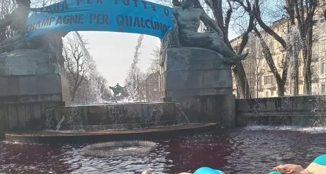 Fridays for Future:Sirene morte in flash mob a corteo Torino