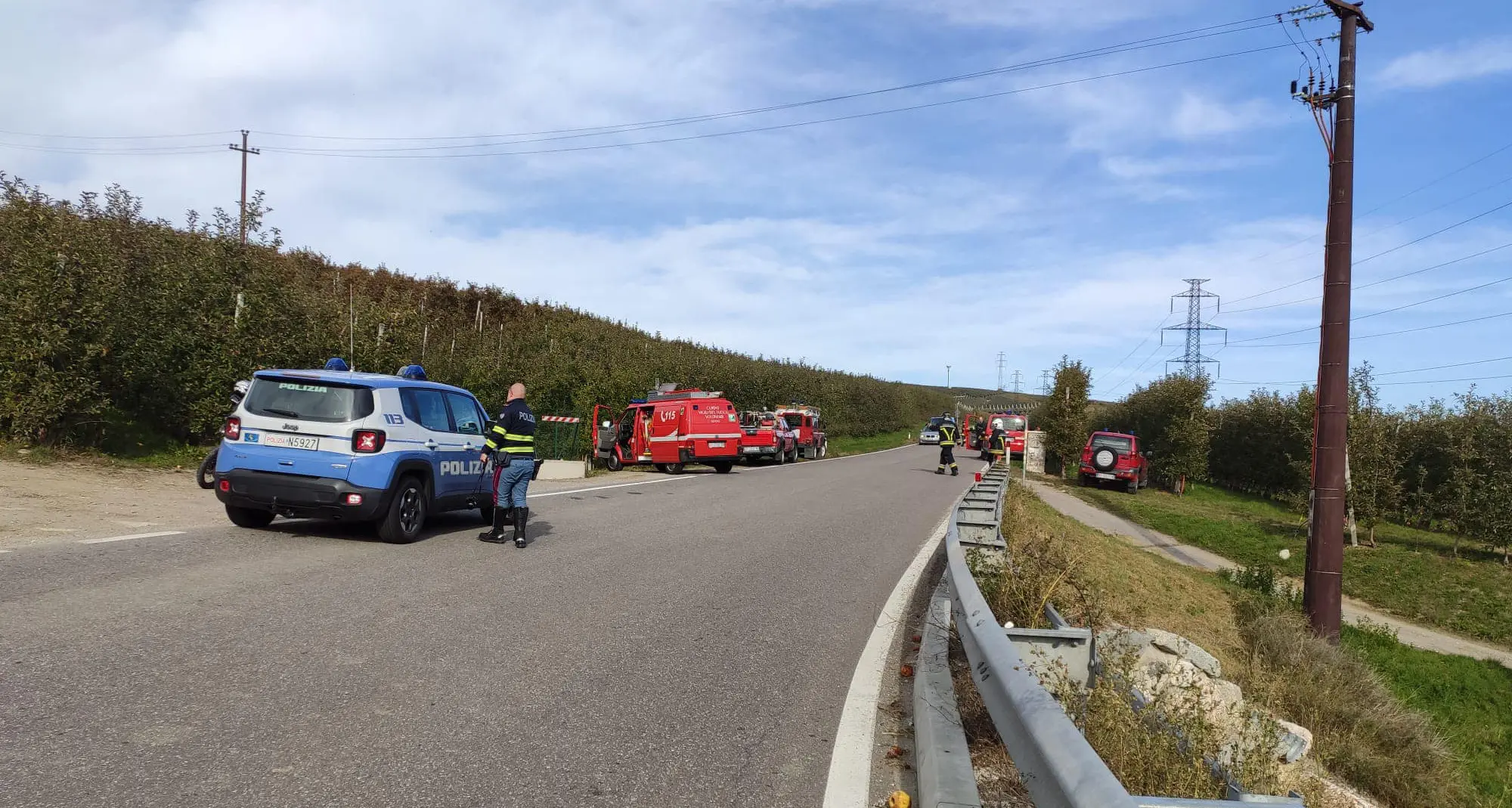 Regolano il traffico per un incidente, vigili del fuoco insultati dagli automobilisti