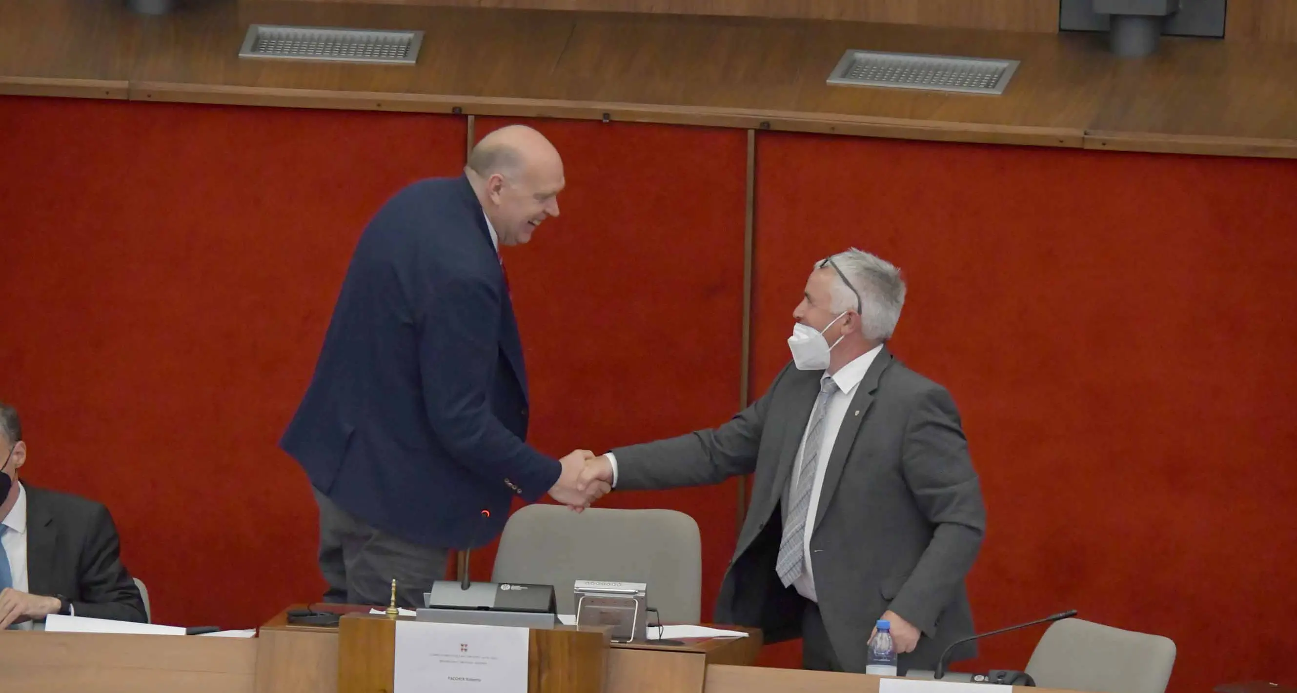 Aumento delle indennità, così i consiglieri si portano a casa oltre 2 milioni in cinque anni (e per legge non possono rinunciare)