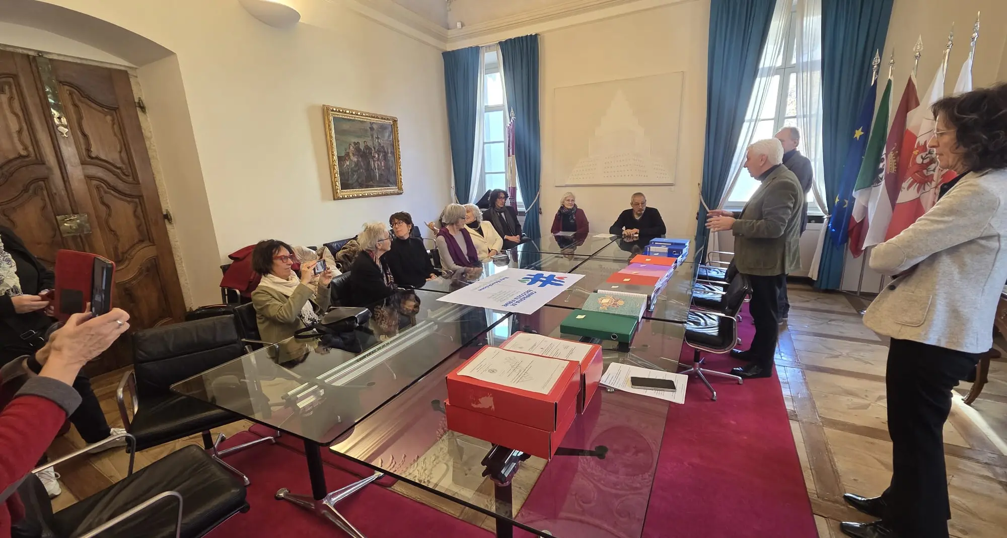 Ddl di iniziativa popolare sull’educazione di genere, consegnate al presidente Soini 8.000 firme