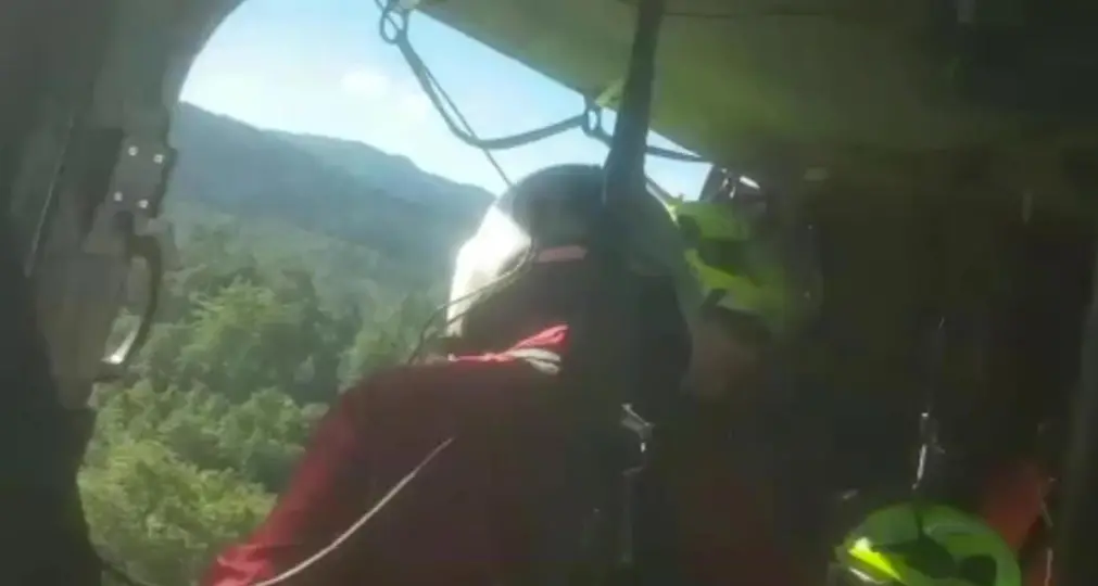 Marmolada, il racconto del soccorritore: «scesi sulla valanga col verricello, c'erano 4 persone, una intubata sul posto», ed era il trentino Carnielli