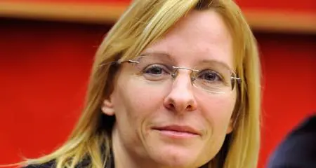 Plateatici, Sara Ferrari (Pd) contro la giunta: “Ci si chiede qual è il grado di competenza questo esecutivo”
