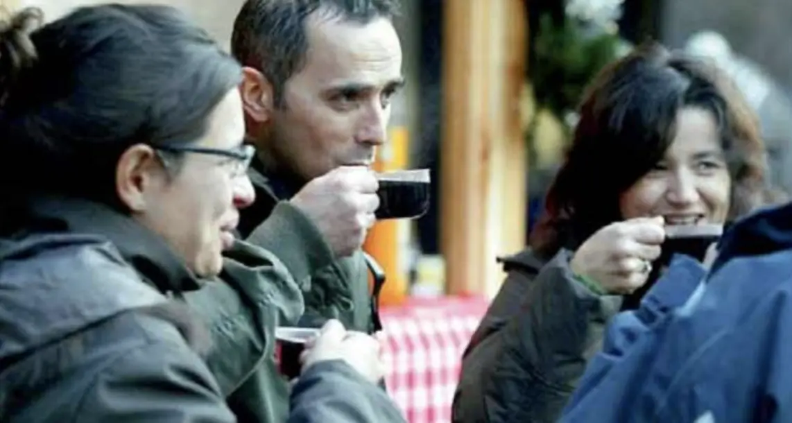 Castagne e vin brulè, sospeso il divieto: i titolari di due casette fanno ricorso al Tar e vincono