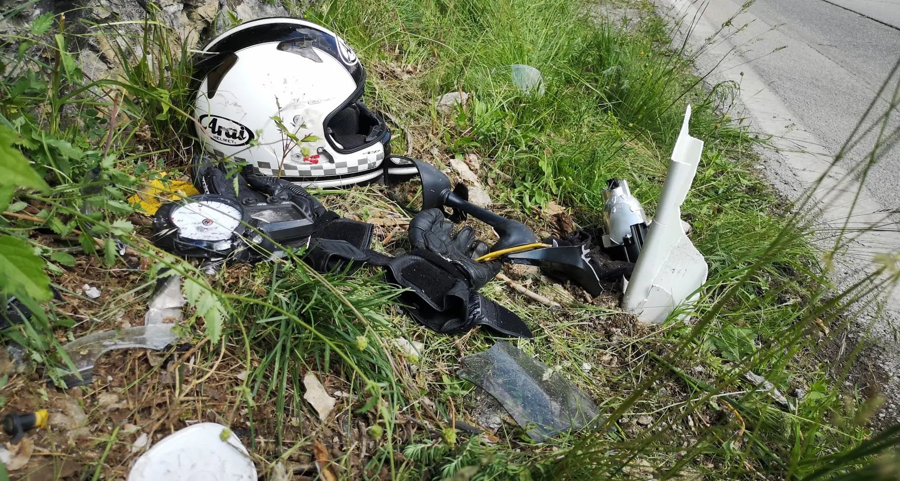 Esce di strada con la moto nella zona di Terragnolo, muore un motociclista di 42 anni