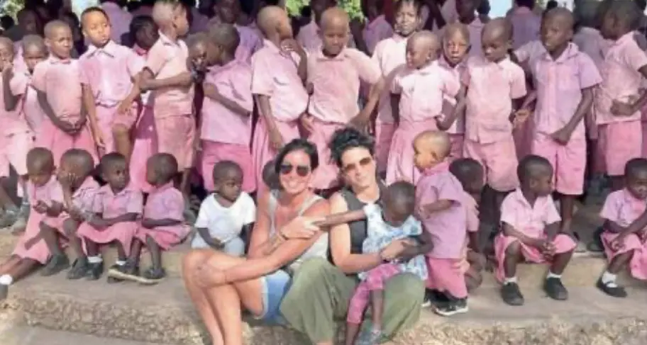 Dal salone di Riva agli orfani in Kenya: da 3 anni Sonia e Manuela d’inverno vanno in Africa