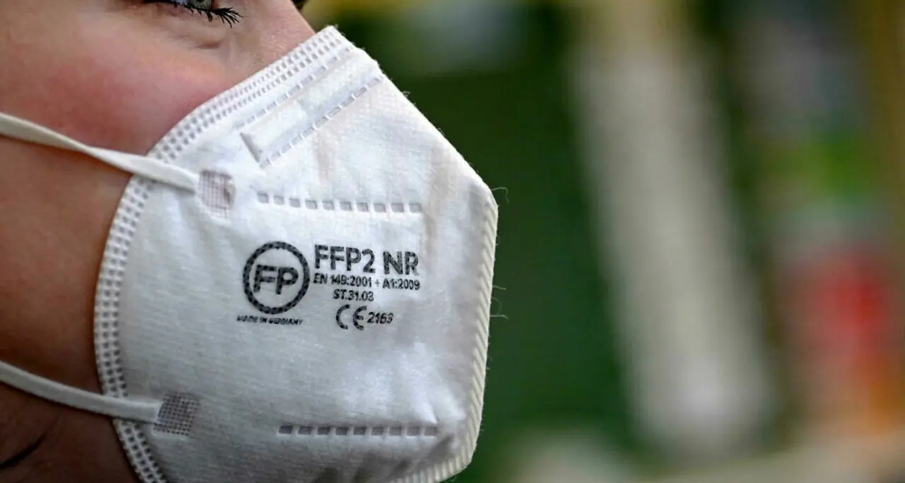 Le FFP2 per i bambini? Non ne esistono di certificate, la denuncia di Urzì (che ha visto Striscia la Notizia)
