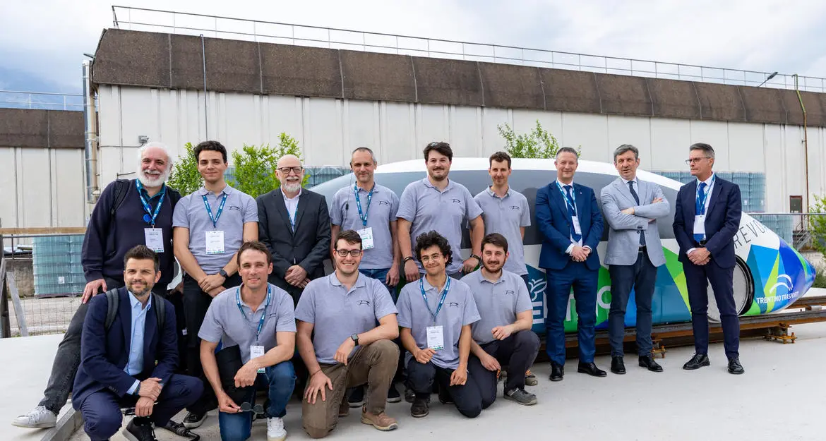 Svelato a Trento il prototipo di taxi ferroviario autonomo: i passeggeri non dovranno più attendere il treno sul binario