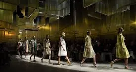 Nell’innovativo magazine di moda si parlerà delle passerelle dove spicca la poesia contemporanea di Prada