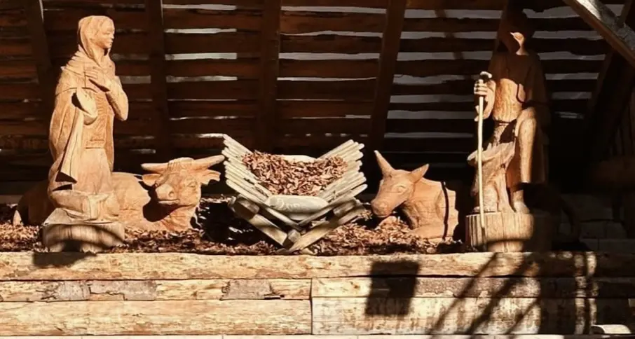 Levico, rubato dal presepe il Gesù Bambino: caccia agli autori del furto