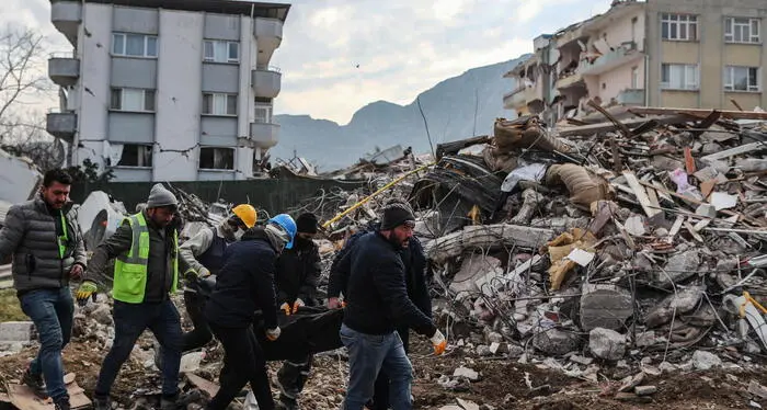Terremoto Turchia-Siria: oltre 29.100 vittime. Arrestati più di cento costruttori edili