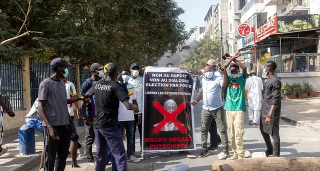 Senegal: autorità vietano manifestazione e bloccano Internet