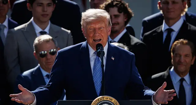 Trump minaccia l'Ue con dazi, 'la pagherà, revochi multe a società Usa'