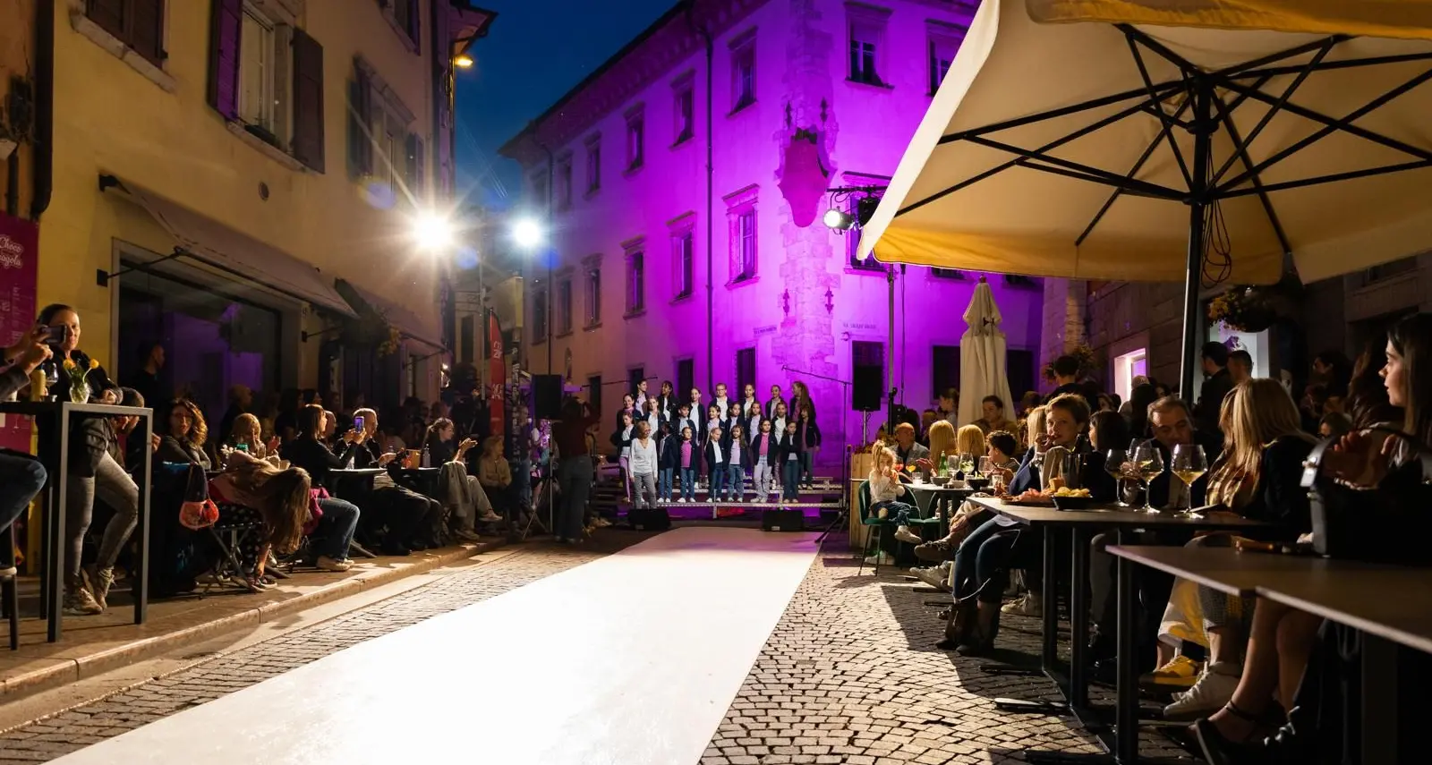 Trento, Carducci Street: successo per la sfilata in centro