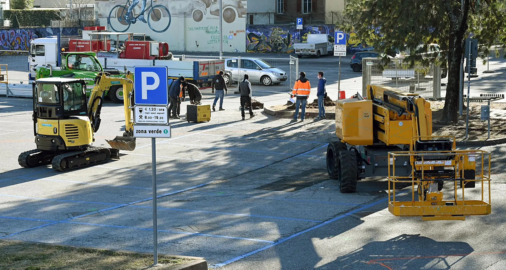 Parcheggio ex-Sit, per i lavori ci sono 210 posti auto in meno, il Comune: «Andate in via Fersina, c’è la navetta»
