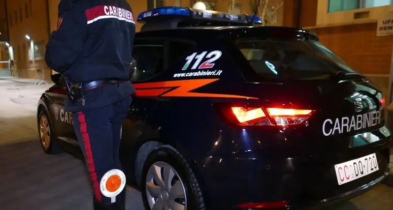 Gira per il centro di Trento con un coltello sotto il maglione: fermato dai carabinieri ed espulso