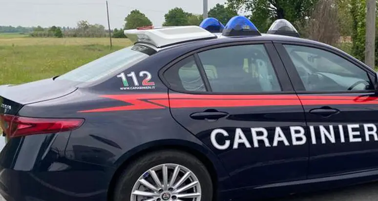 Cuneo: 21enne uccide il padre e l'amico di famiglia e fugge nei boschi, ricercato
