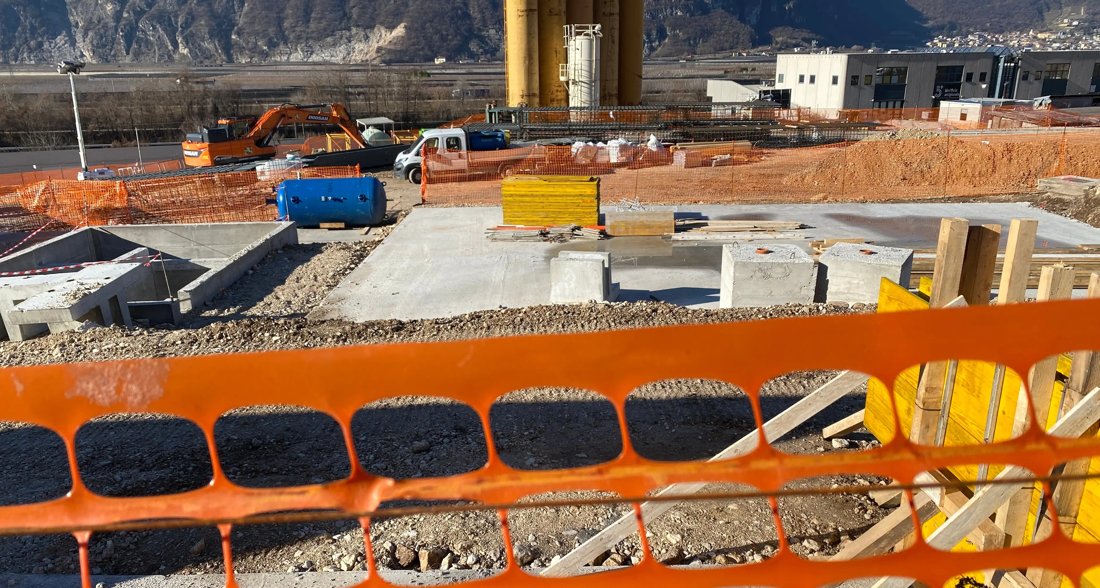 Bypass ferroviario di Trento, allo scalo Filzi il cantiere è sempre deserto e fermo, a Mattarello avanti a rilento
