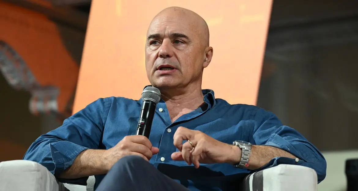 Luca Zingaretti da attore a imprenditore: “Recito da quando ho 18 anni, ora voglio raccontare le mie storie”