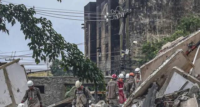 Brasile: edifici crollati a Recife, saliti a otto i morti