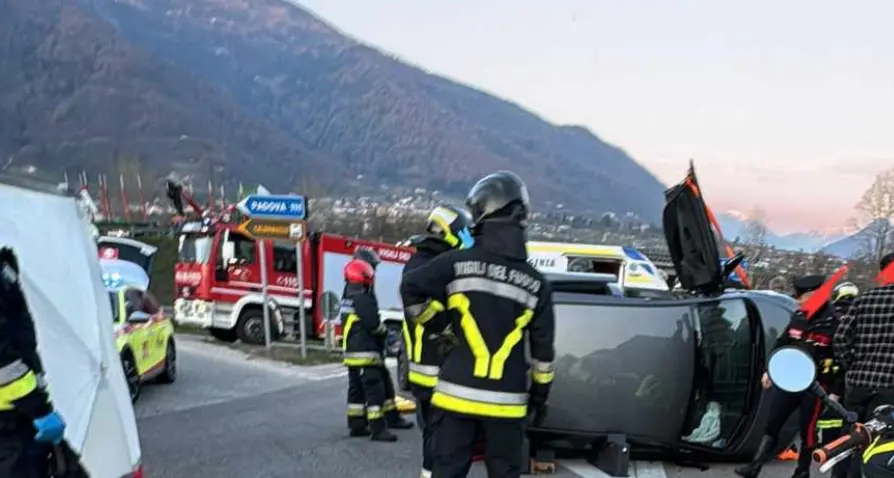 Caldonazzo, violento scontro tra due auto: tre persone ferite