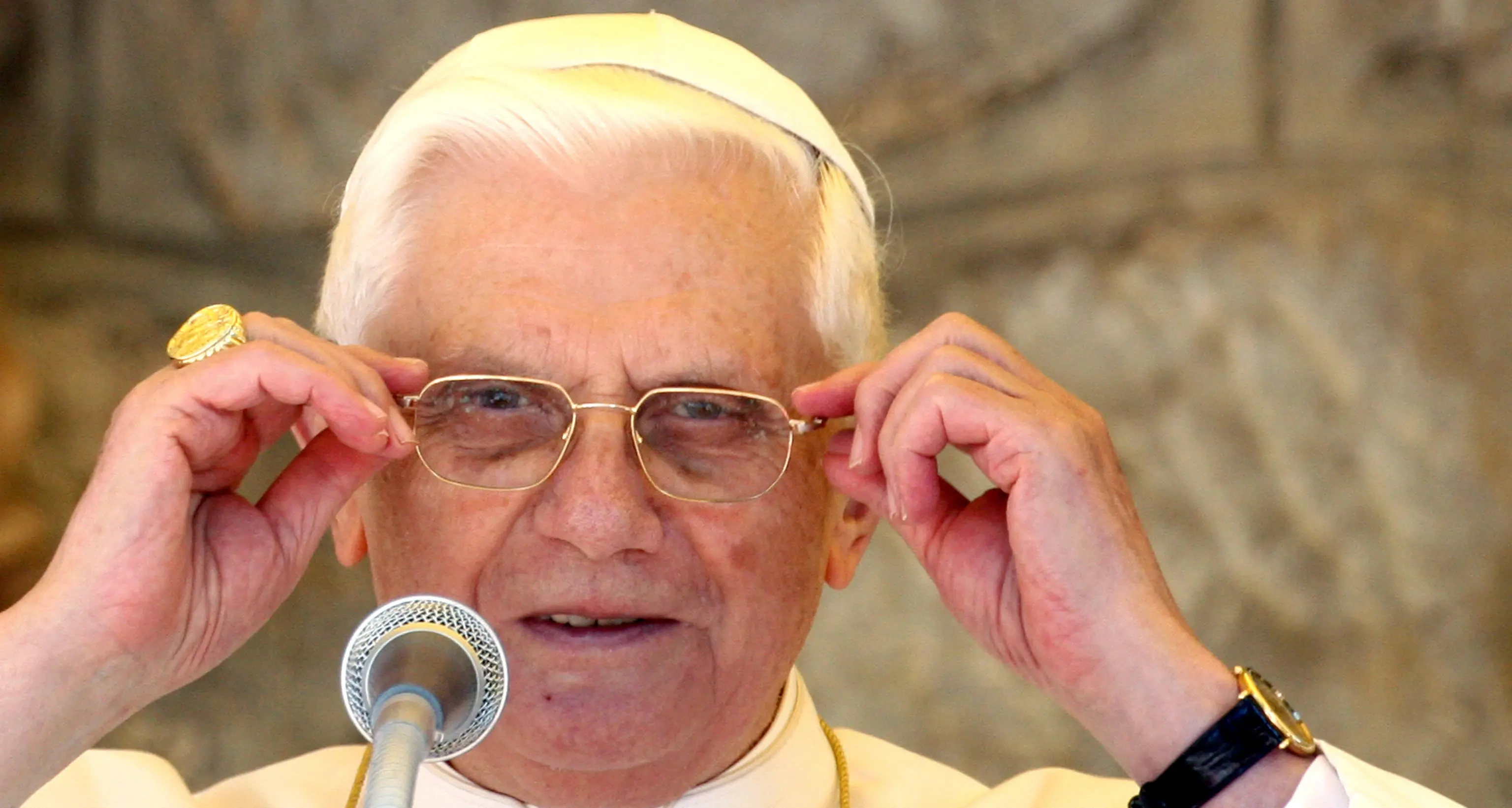 Scandalo pedofilia a Monaco: quasi 500 bambini violentati da 235 preti, Ratzinger sotto accusa, sapeva ma non fece niente