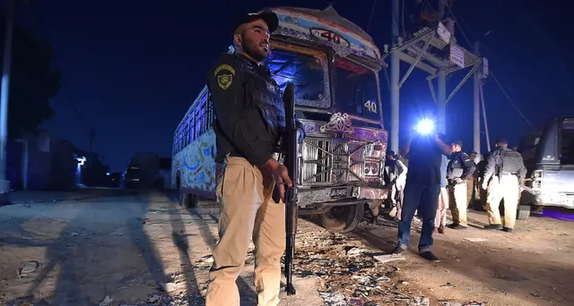 Pakistan: attacco suicida a base esercito, 23 morti