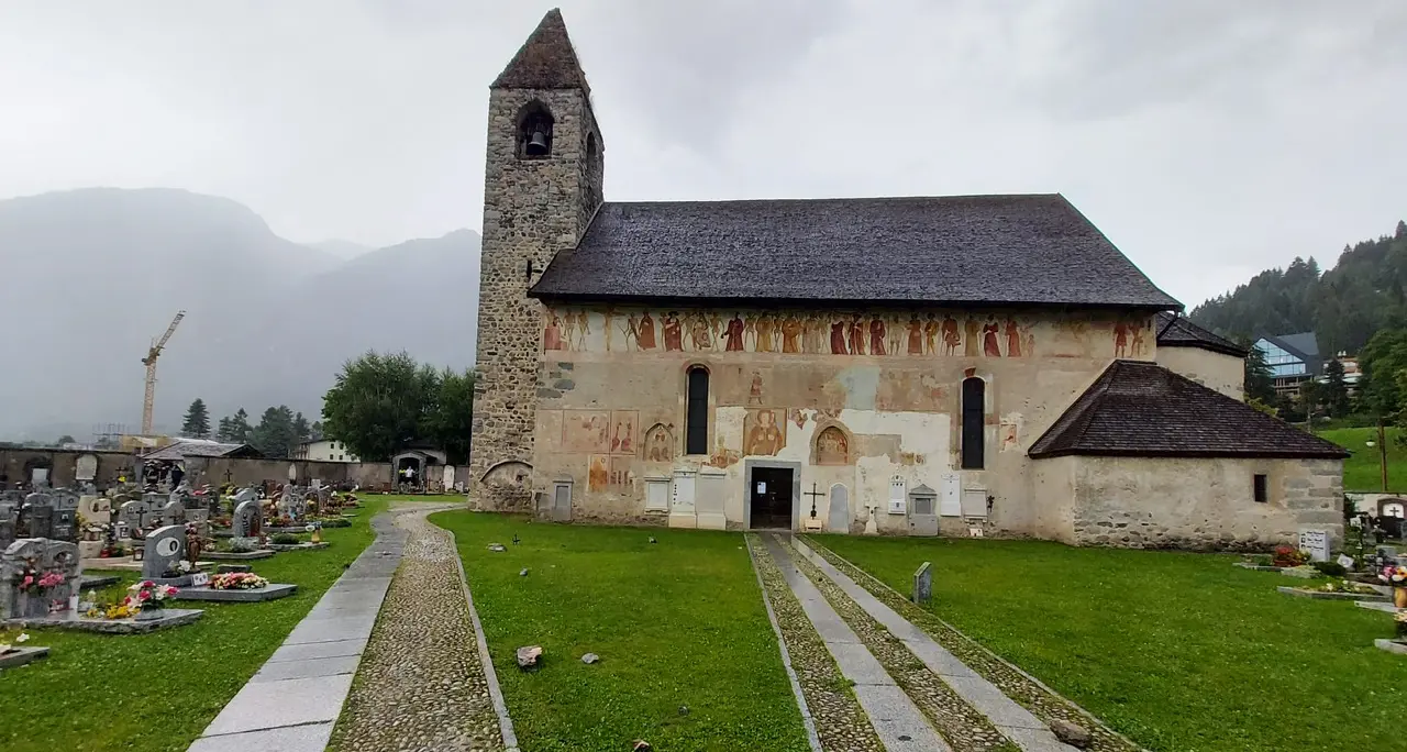 Cuspide squarciata dal fulmine, il campanile di San Vigilio a Pinzolo è a rischio