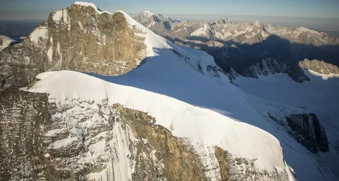 Crolla un seracco sul Monte Bianco, 15 alpinisti feriti, alcuni gravi