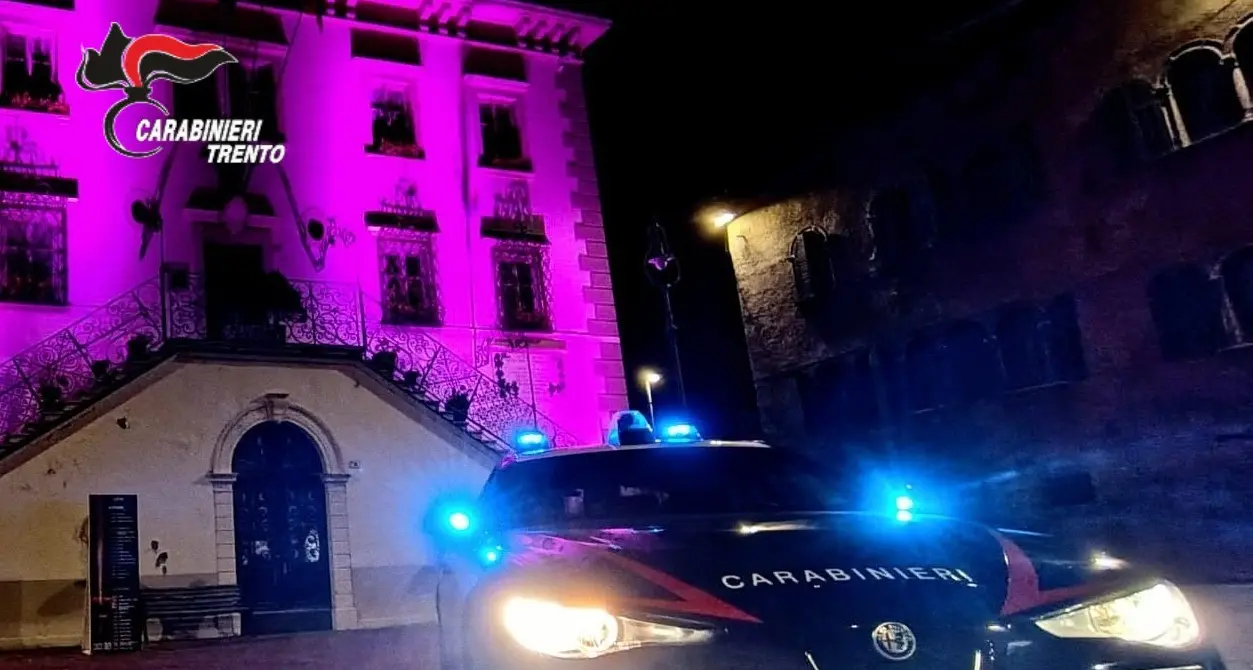 Vede la ex al bar con il nuovo compagno: rissa con un arrestato e quattro denunciati a Pergine