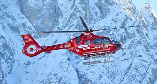 Trovato vivo lo scialpinista disperso in val Badia: è sopravvissuto sotto una valanga