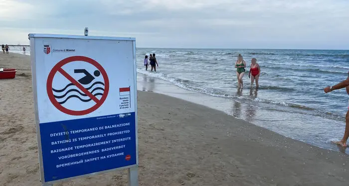 Batteri oltre il limite, divieto di balneazione sulla Riviera Romagnola da Pinarella a Rimini