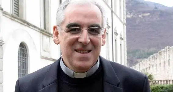 L’omelia del vescovo: “Adulti non toccati dalla morte e abitati dal mito dell’eterna giovinezza”