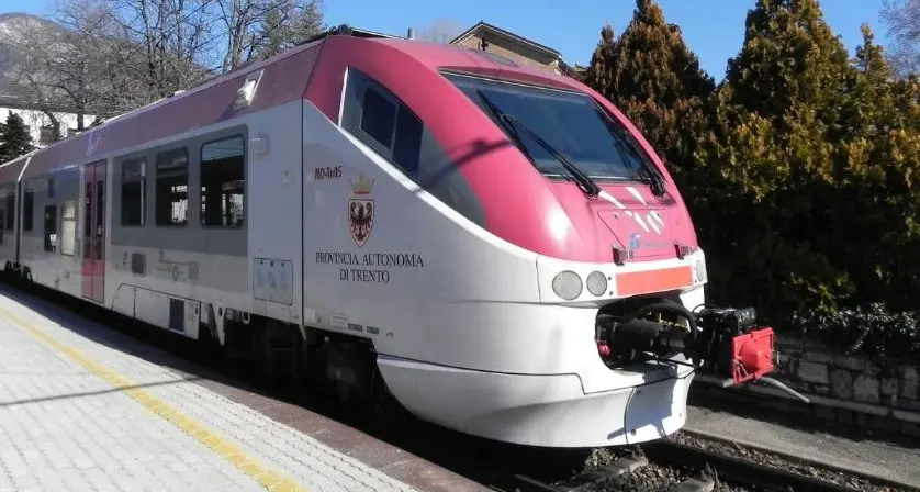 Valsugana, nuovo stop ai treni: il disastro delle ruote che si consumano, incubo autobus sostitutivi