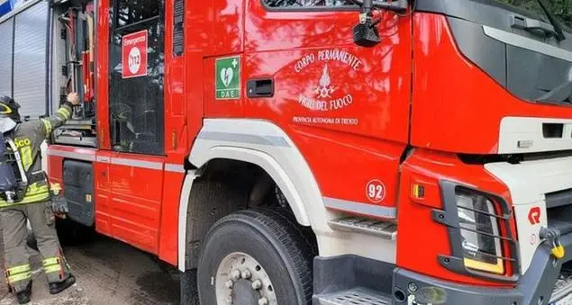 Incendio a Cristo Re, quattro persone in ospedale per il fumo