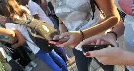 Stop ai cellulari in classe, Gerosa: “Centrale il tema del corretto utilizzo delle tecnologie digitali”
