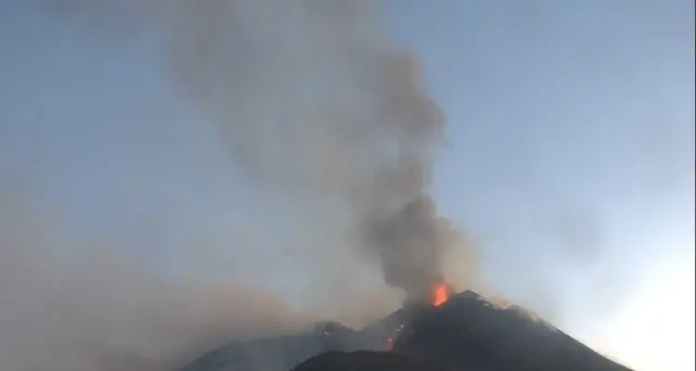 Etna: chiuso uno spazio aereo, cinque voli l'ora a Catania