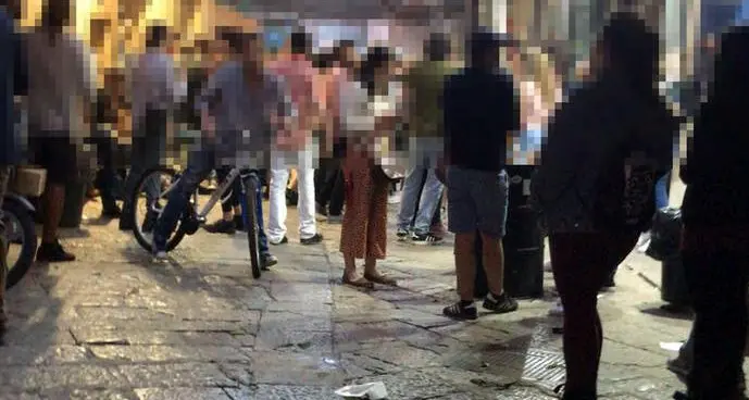 Movida molesta: niente alcol e musica in Santa Maria a Trento, sanzioni fino a 534 euro
