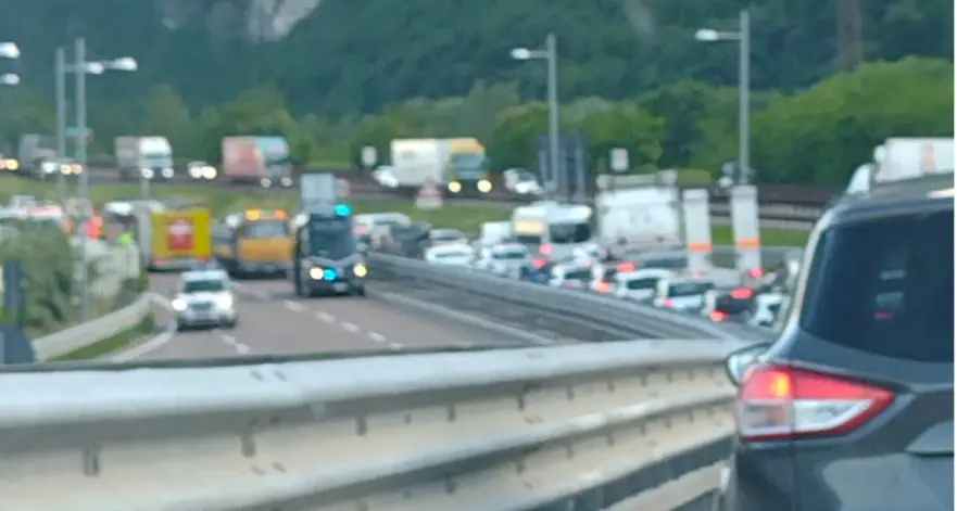 Incidente in tangenziale, traffico bloccato dalle 17,20 sulla diramazione Nord