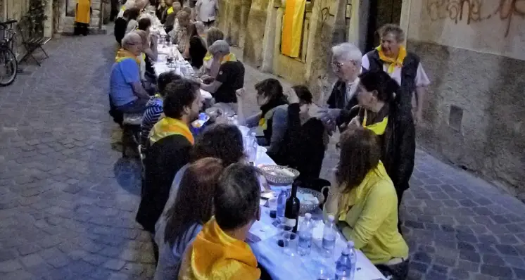 Sabato la Cena Propiziatoria, Santa Maria Maddalena a tavola in strada