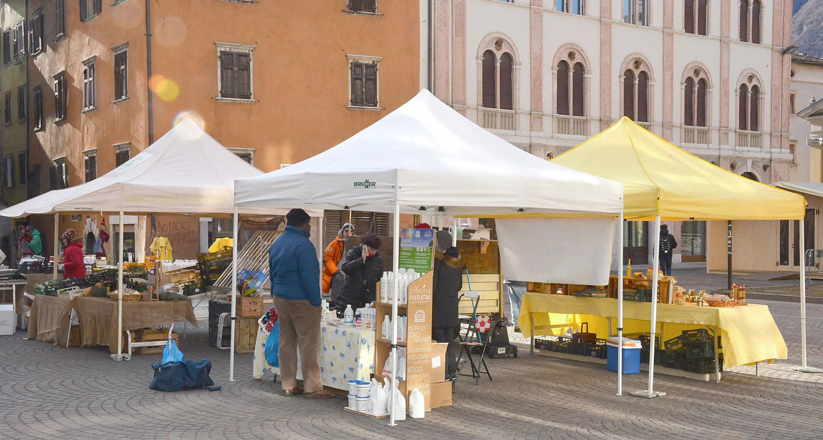Mercato solidale, sfrattato da piazza Santa Maria a Piedicastello, adesso trasloca in piazza Dante