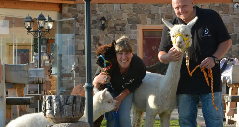 «Chiodi contro gli animali e minacce a noi», l’allarme del resort in val Floriana