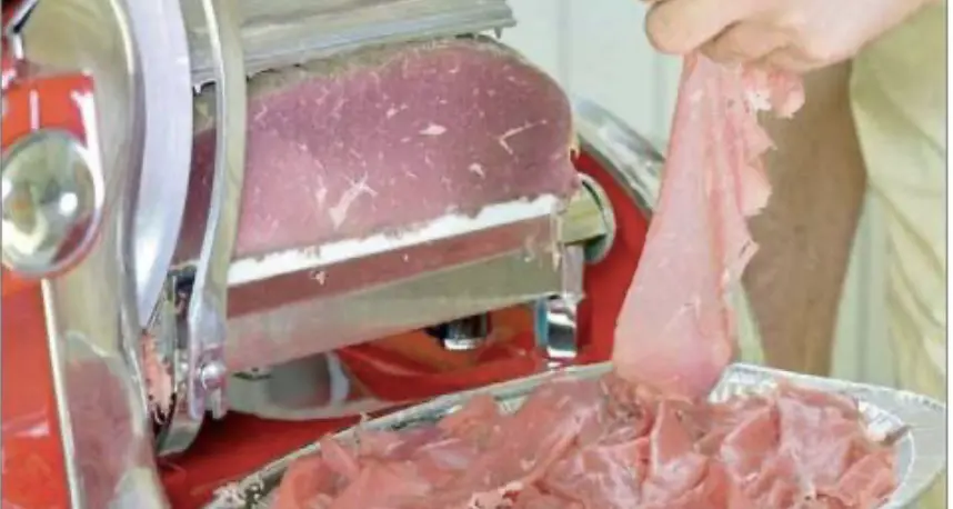 Carne salada sotto attacco: scatta la rivolta di Apt, produttori locali, Comuni e ristoratori contro la richiesta di Igp