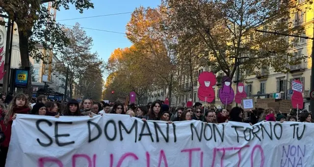 25 novembre: in 8.000 in piazza a Torino