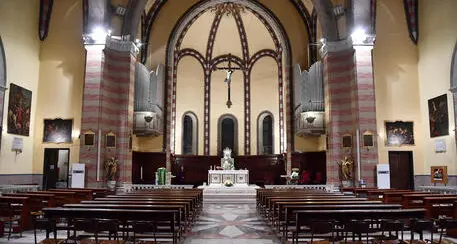 Bollette sul web e campanili spenti, i parroci lanciano l’allarme. Appello Cei per le offerte: “La Chiesa è tua, non c'è Pantalone”