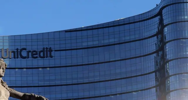 Unicredit: stampa, pianifica 3 mila tagli