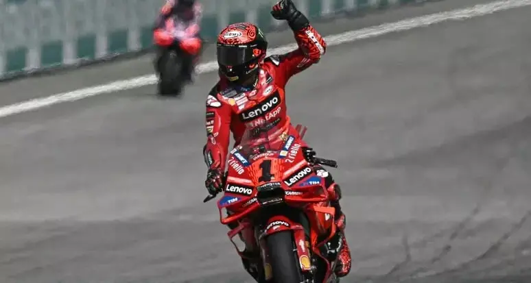 Bagnaia vince in Malesia, secondo Martin: sarà decisiva l'ultima gara