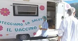 Pronti per somministrare la terza dose: prima le persone «fragili», poi si inizierà con chi è stato vaccinato per primo (gli anziani e i sanitari)