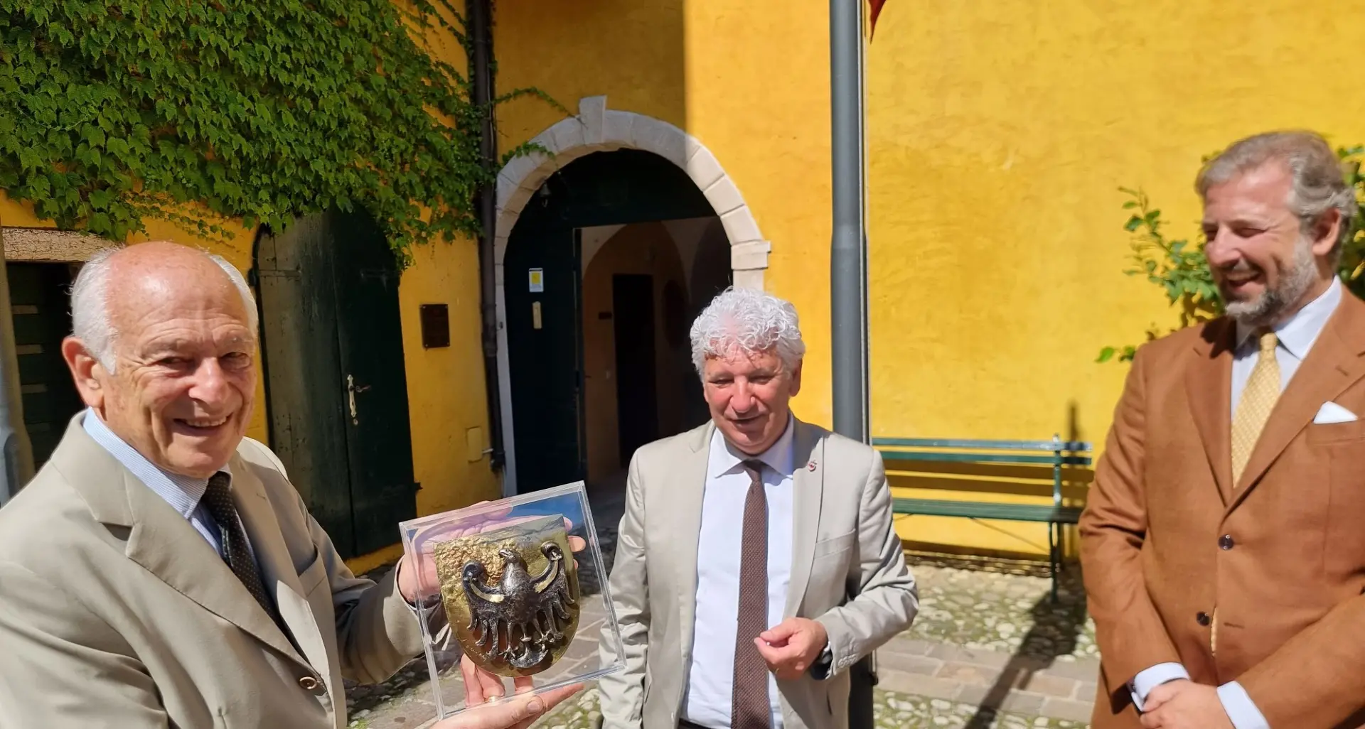 L'Aquila di San Venceslao ai Marchesi Guerrieri Gonzaga (con consegna a domicilio)