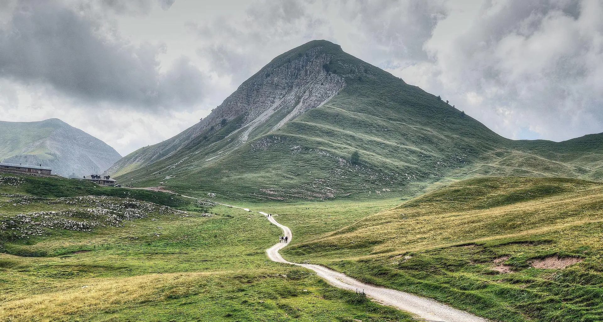 Più auto a malga Tassulla con i permessi per i residenti desiderosi di salire in quota